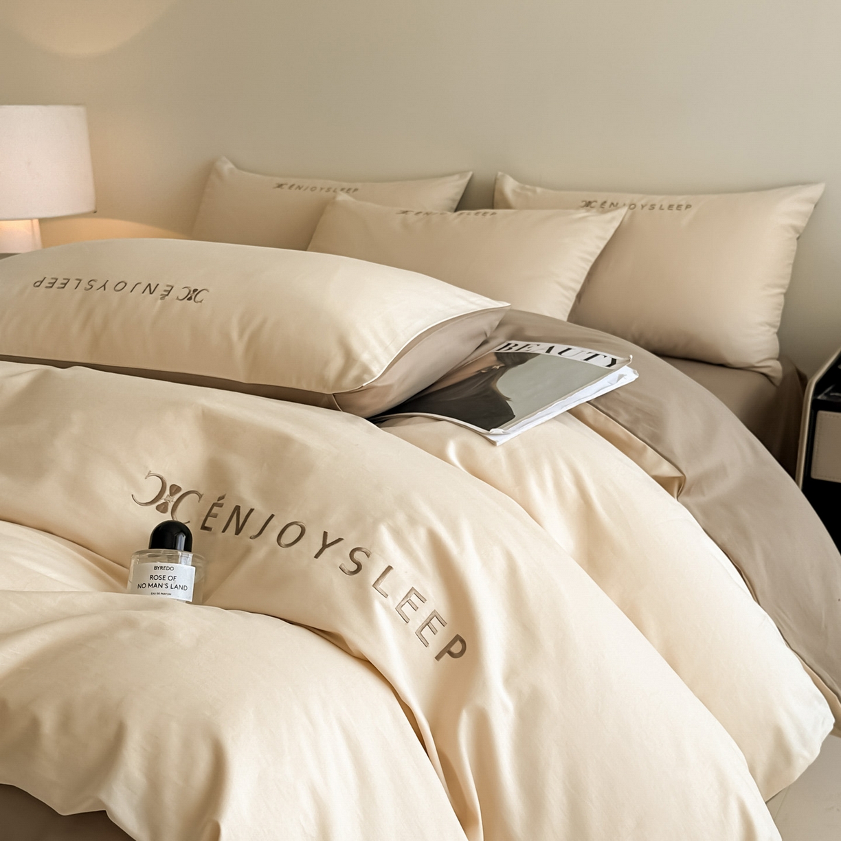 91家纺网 家纺一手货源 找家纺 小叮当家纺仓储工厂店 (买家秀 爆款花型 不断货)2025新款A类全棉纯棉加厚磨毛刺绣纯棉不掉毛四件套 缪斯-星月米+亚麻咖