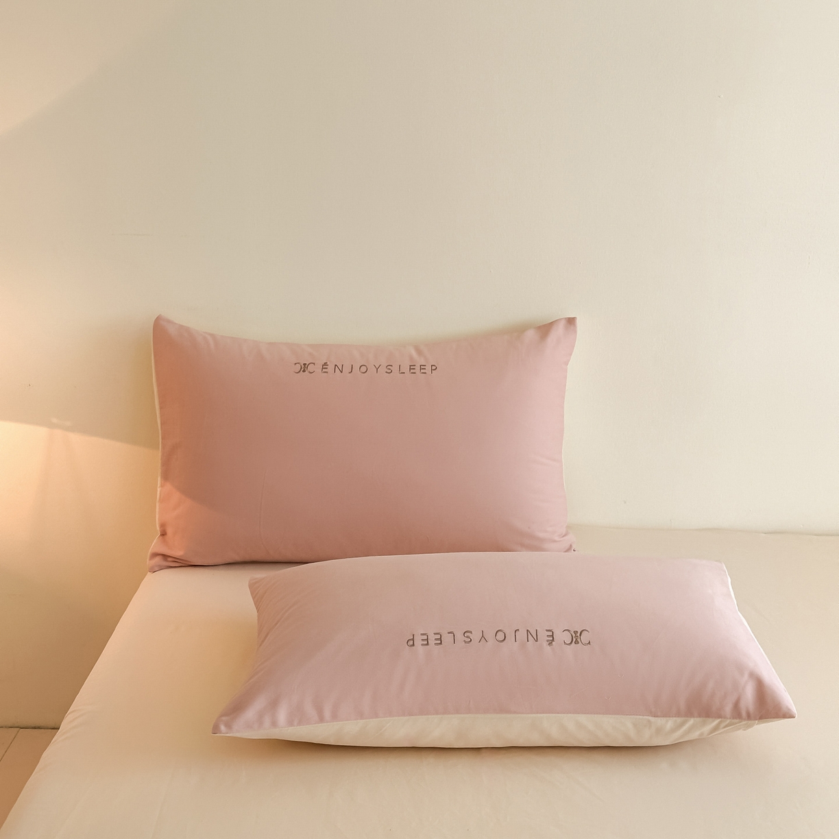 91家纺网 家纺一手货源 找家纺 小叮当家纺仓储工厂店 (买家秀 爆款花型 不断货)2025新款A类全棉纯棉加厚磨毛刺绣纯棉不掉毛四件套 缪斯-暖心粉+星月米