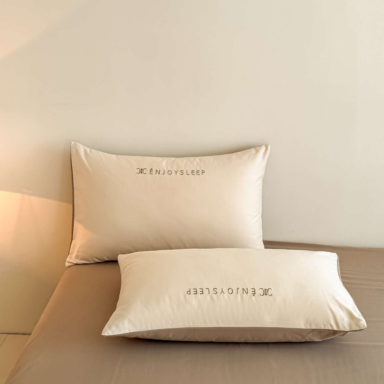 91家纺网 家纺一手货源 找家纺 小叮当家纺仓储工厂店 (买家秀 爆款花型 不断货)2025新款A类全棉纯棉加厚磨毛刺绣纯棉不掉毛四件套 缪斯-星月米+亚麻咖