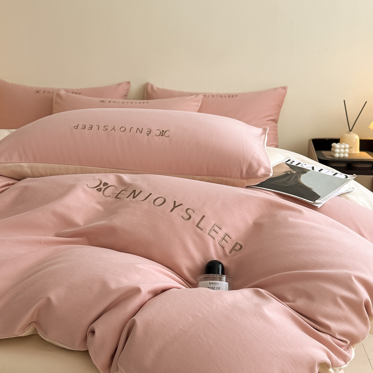 小叮当家纺仓储工厂店 (买家秀 爆款花型 不断货)2025新款A类全棉纯棉加厚磨毛刺绣纯棉不掉毛四件套 缪斯-暖心粉+星月米