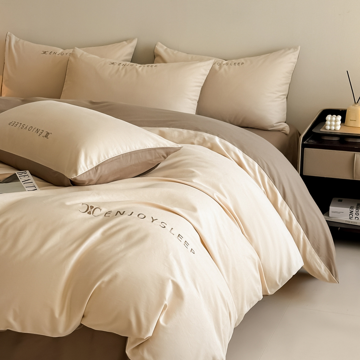 91家纺网 家纺一手货源 找家纺 小叮当家纺仓储工厂店 (买家秀 爆款花型 不断货)2025新款A类全棉纯棉加厚磨毛刺绣纯棉不掉毛四件套 缪斯-星月米+亚麻咖