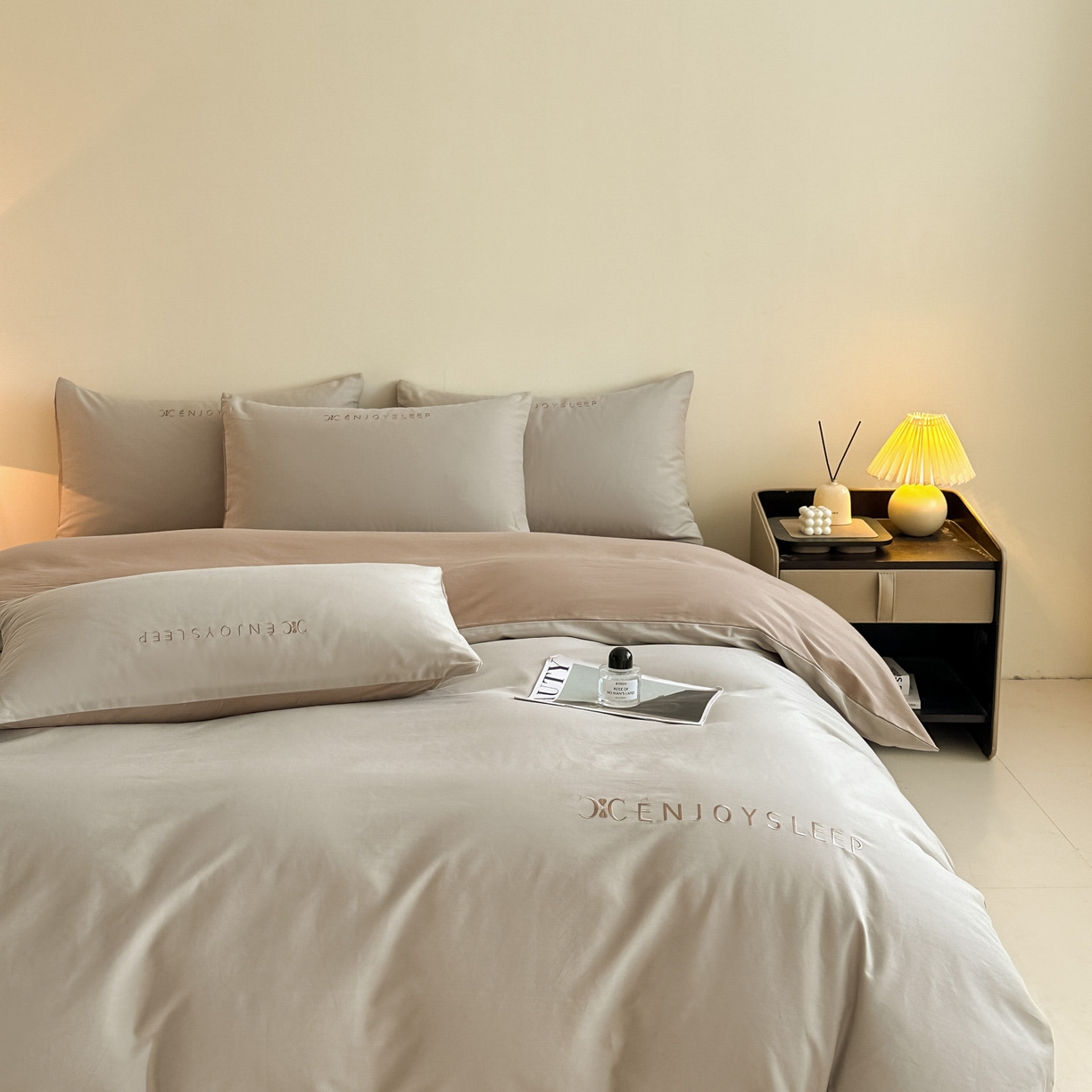 91家纺网 家纺一手货源 找家纺 小叮当家纺仓储工厂店 (买家秀 爆款花型 不断货)2025新款A类全棉纯棉加厚磨毛刺绣纯棉不掉毛四件套 缪斯-星辰灰+亚麻咖