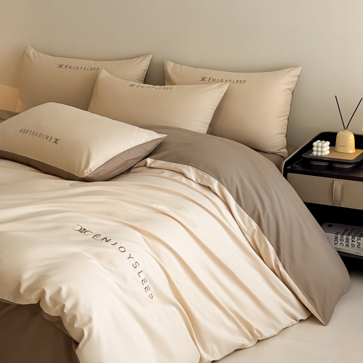 91家纺网 家纺一手货源 找家纺 小叮当家纺仓储工厂店 (买家秀 爆款花型 不断货)2025新款A类全棉纯棉加厚磨毛刺绣纯棉不掉毛四件套 缪斯-星月米+亚麻咖