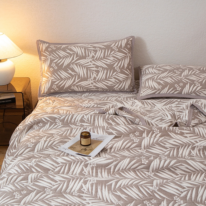 91家纺网 家纺一手货源 找家纺 小叮当家纺仓储工厂店 (买家秀 爆款花型 不断货)2025新款A类三层纱纱布毛巾被单品床盖单件床盖 叶美-赤铜棕