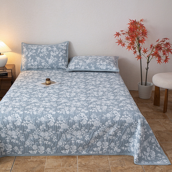 91家纺网 家纺一手货源 找家纺 小叮当家纺仓储工厂店 (买家秀 爆款花型 不断货)2025新款A类三层纱纱布毛巾被单品床盖单件床盖 慕白-碟翅蓝