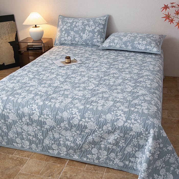 91家纺网 家纺一手货源 找家纺 小叮当家纺仓储工厂店 (买家秀 爆款花型 不断货)2025新款A类三层纱纱布毛巾被单品床盖单件床盖 慕白-碟翅蓝