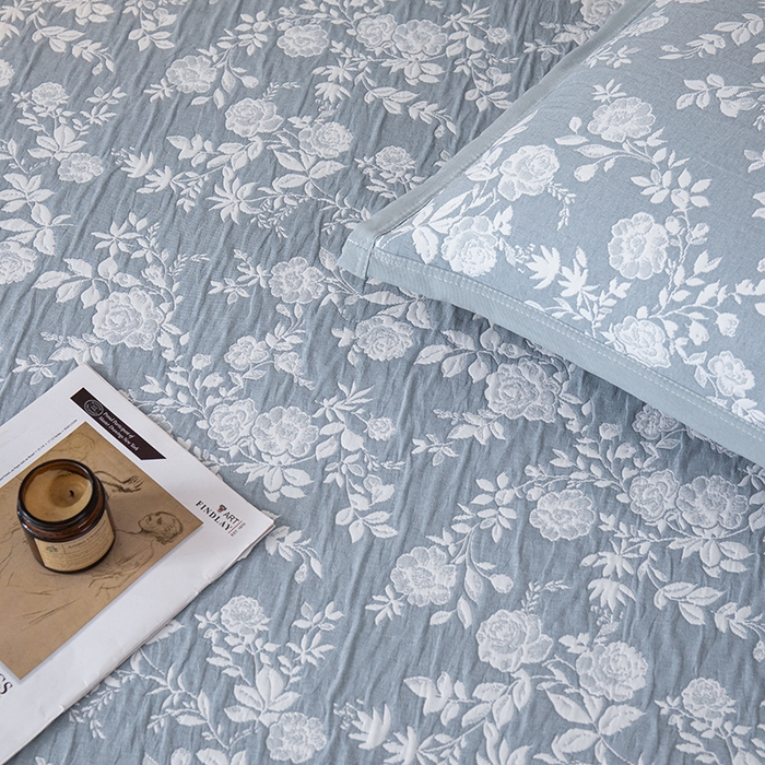 91家纺网 家纺一手货源 找家纺 小叮当家纺仓储工厂店 (买家秀 爆款花型 不断货)2025新款A类三层纱纱布毛巾被单品床盖单件床盖 慕白-碟翅蓝