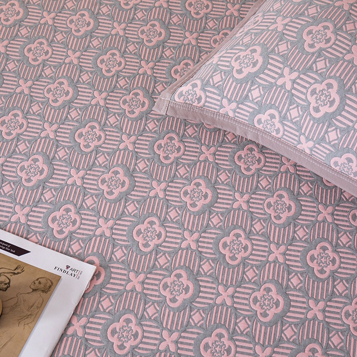 91家纺网 家纺一手货源 找家纺 小叮当家纺仓储工厂店 (买家秀 爆款花型 不断货)2025新款A类三层纱纱布毛巾被单品床盖单件床盖 可丽之彩-玫瑰粉