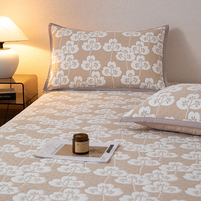 91家纺网 家纺一手货源 找家纺 小叮当家纺仓储工厂店 (买家秀 爆款花型 不断货)2025新款A类三层纱纱布毛巾被单品床盖单件床盖 叶趣-深棕