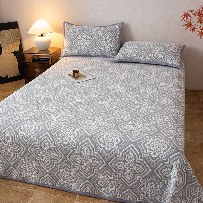 91家纺网 家纺一手货源 找家纺 小叮当家纺仓储工厂店 (买家秀 爆款花型 不断货)2025新款A类三层纱纱布毛巾被单品床盖单件床盖 卡曼洛-锡器灰