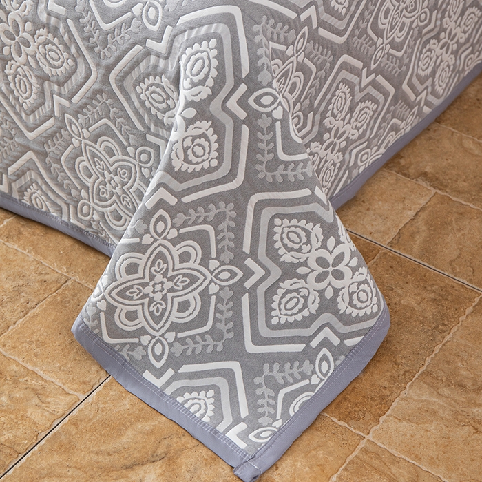 91家纺网 家纺一手货源 找家纺 小叮当家纺仓储工厂店 (买家秀 爆款花型 不断货)2025新款A类三层纱纱布毛巾被单品床盖单件床盖 卡曼洛-锡器灰