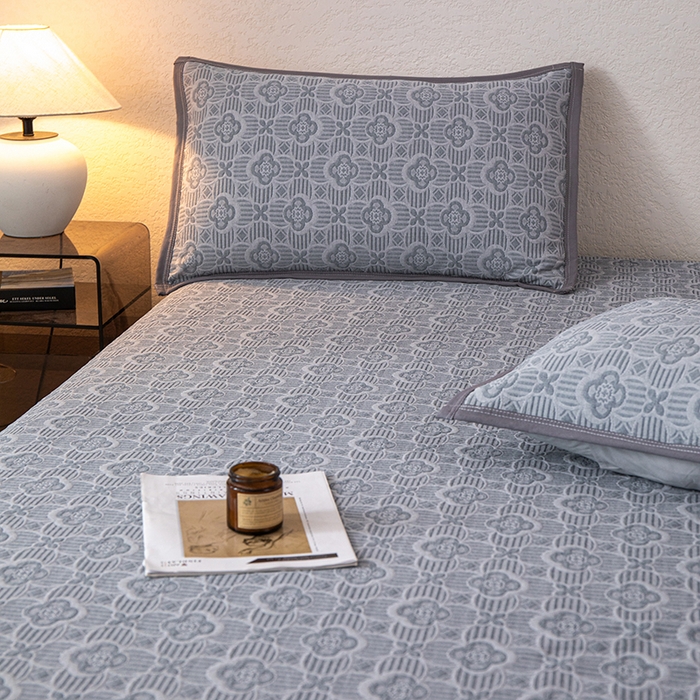 91家纺网 家纺一手货源 找家纺 小叮当家纺仓储工厂店 (买家秀 爆款花型 不断货)2025新款A类三层纱纱布毛巾被单品床盖单件床盖 可丽之彩-墨黑