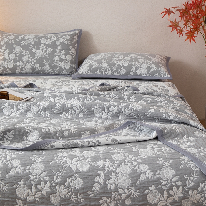 91家纺网 家纺一手货源 找家纺 小叮当家纺仓储工厂店 (买家秀 爆款花型 不断货)2025新款A类三层纱纱布毛巾被单品床盖单件床盖 慕白-锡器灰