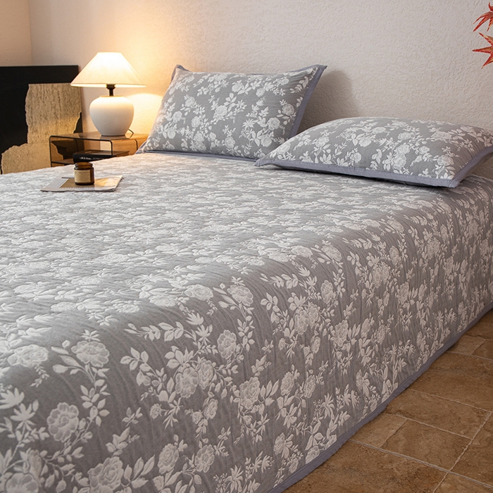 91家纺网 家纺一手货源 找家纺 小叮当家纺仓储工厂店 (买家秀 爆款花型 不断货)2025新款A类三层纱纱布毛巾被单品床盖单件床盖 慕白-锡器灰