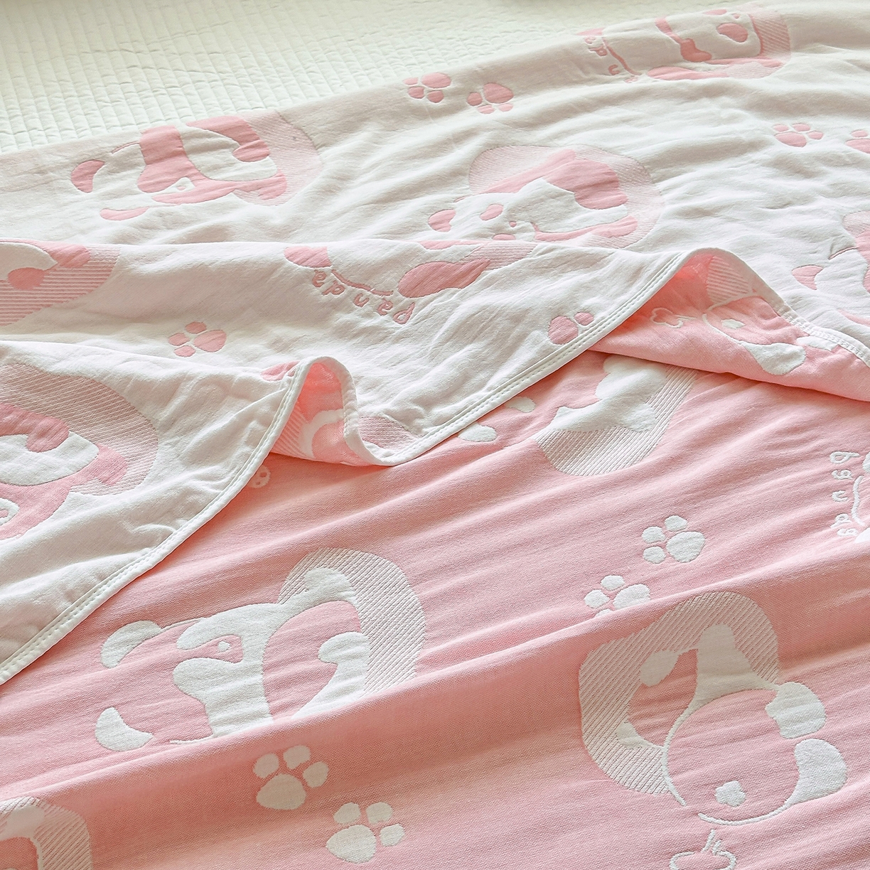 91家纺网 家纺一手货源 找家纺 小叮当家纺仓储工厂店 (买家秀 爆款花型 不断货)2025新款全棉六层纱布毛巾被系列 熊梦-粉