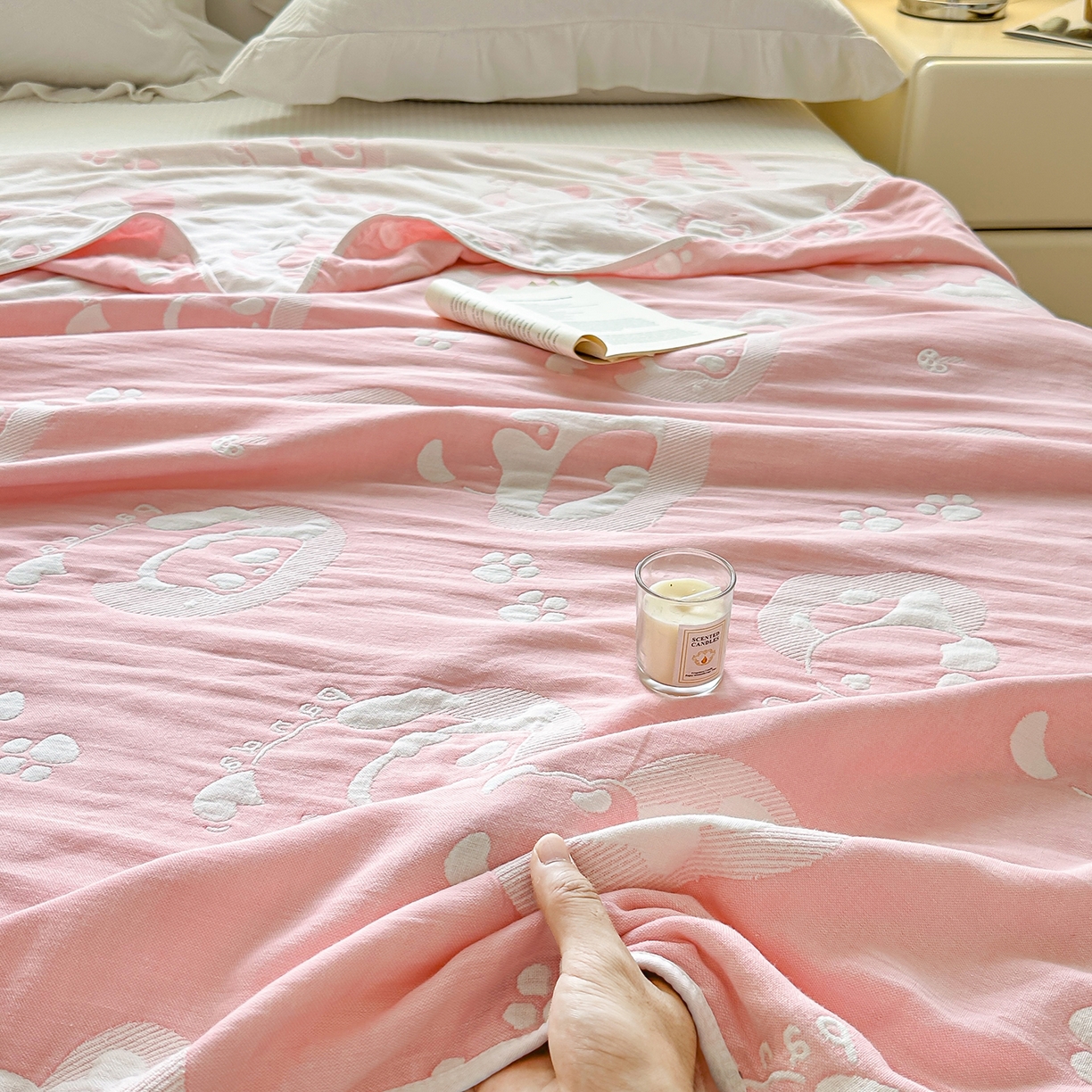 91家纺网 家纺一手货源 找家纺 小叮当家纺仓储工厂店 (买家秀 爆款花型 不断货)2025新款全棉六层纱布毛巾被系列 熊梦-粉