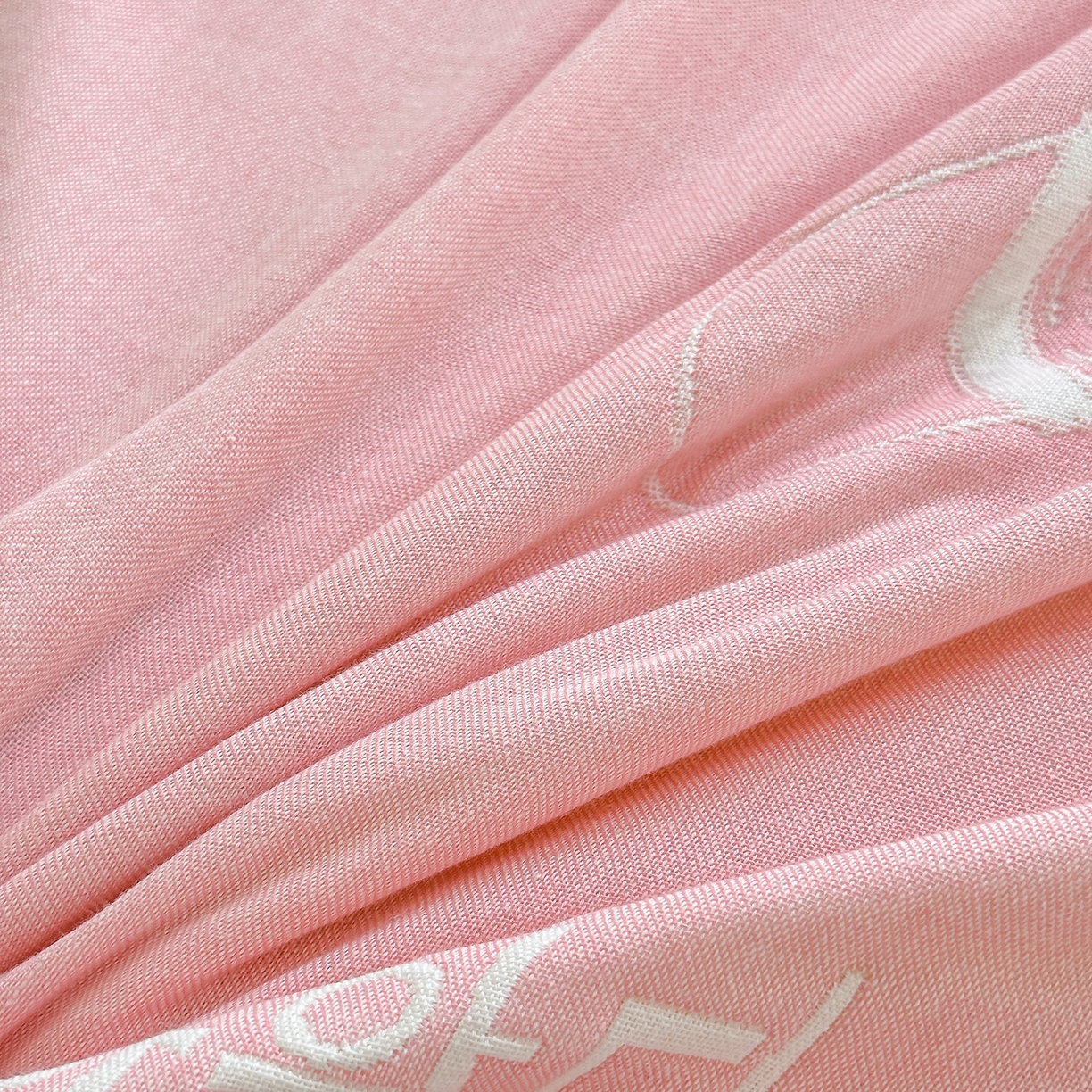 91家纺网 家纺一手货源 找家纺 小叮当家纺仓储工厂店 (买家秀 爆款花型 不断货)2025新款全棉六层纱布毛巾被系列 草莓果奶-粉