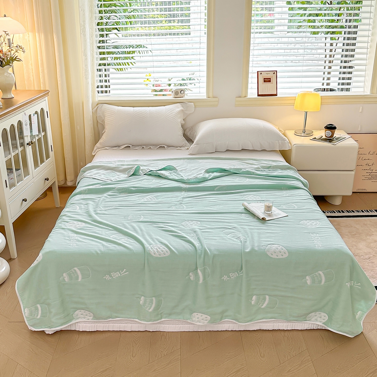 91家纺网 家纺一手货源 找家纺 小叮当家纺仓储工厂店 (买家秀 爆款花型 不断货)2025新款全棉六层纱布毛巾被系列 草莓果奶-绿