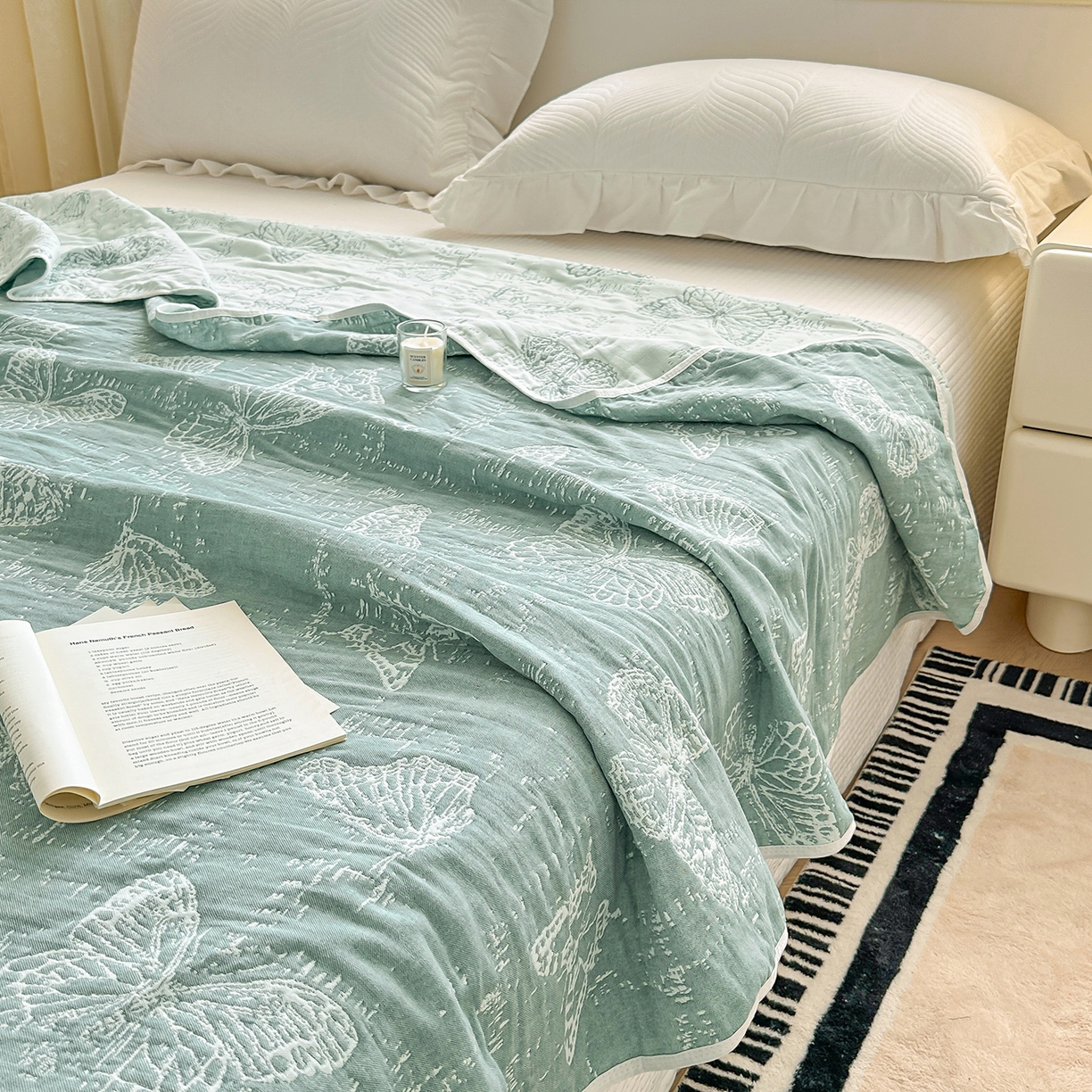 91家纺网 家纺一手货源 找家纺 小叮当家纺仓储工厂店 (买家秀 爆款花型 不断货)2025新款全棉六层纱布毛巾被系列 窗畔蝶梦-绿