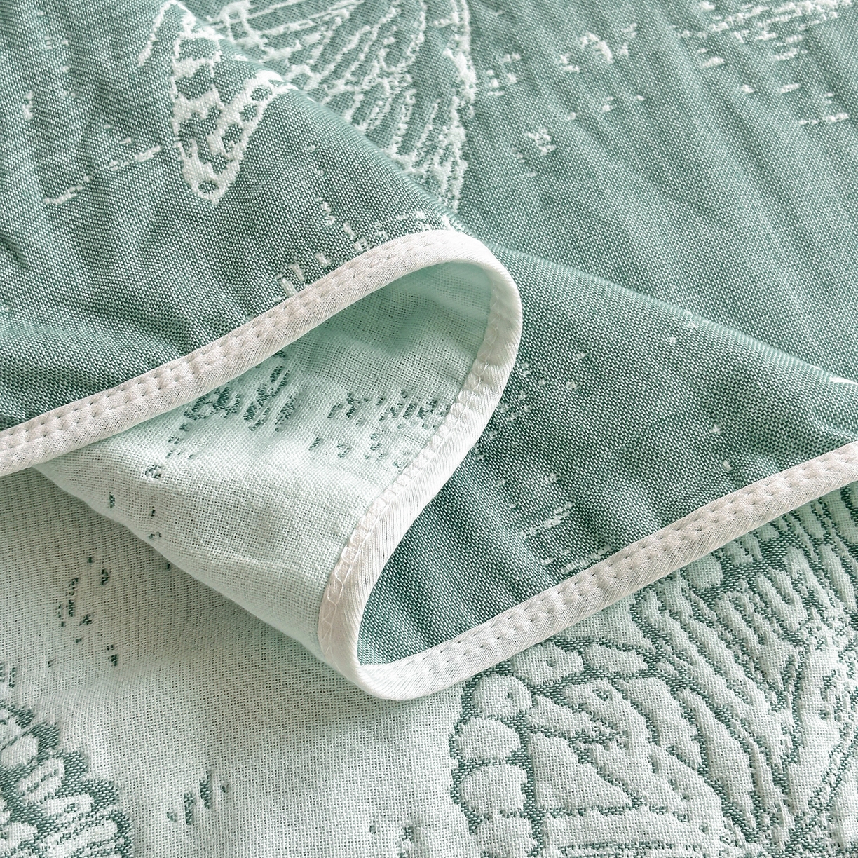 91家纺网 家纺一手货源 找家纺 小叮当家纺仓储工厂店 (买家秀 爆款花型 不断货)2025新款全棉六层纱布毛巾被系列 窗畔蝶梦-绿