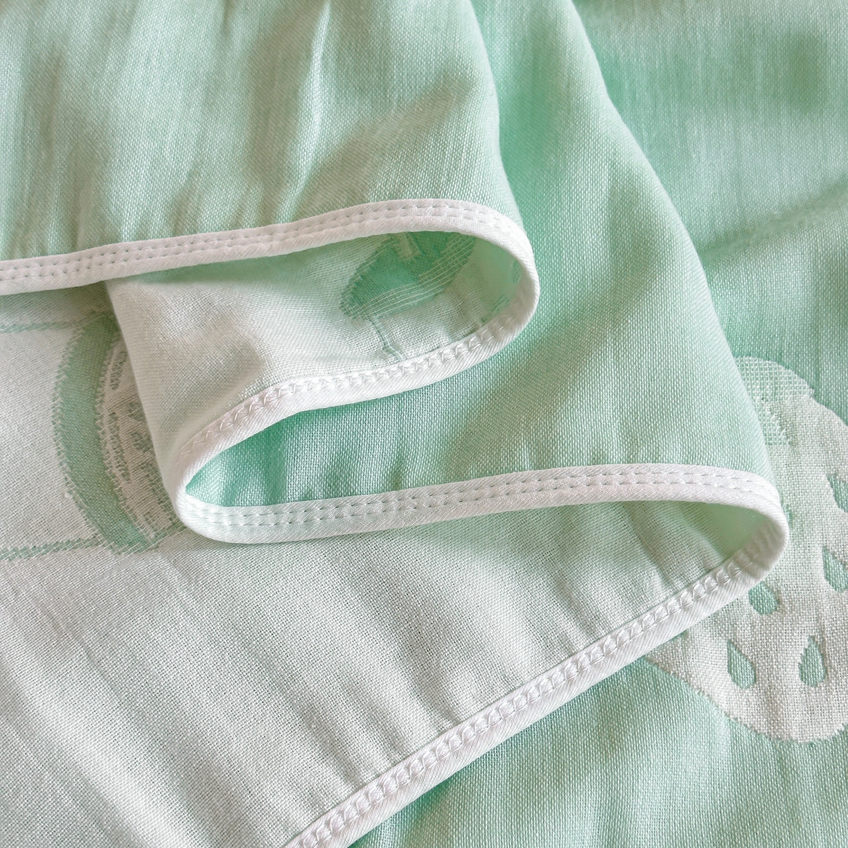 91家纺网 家纺一手货源 找家纺 小叮当家纺仓储工厂店 (买家秀 爆款花型 不断货)2025新款全棉六层纱布毛巾被系列 草莓果奶-绿