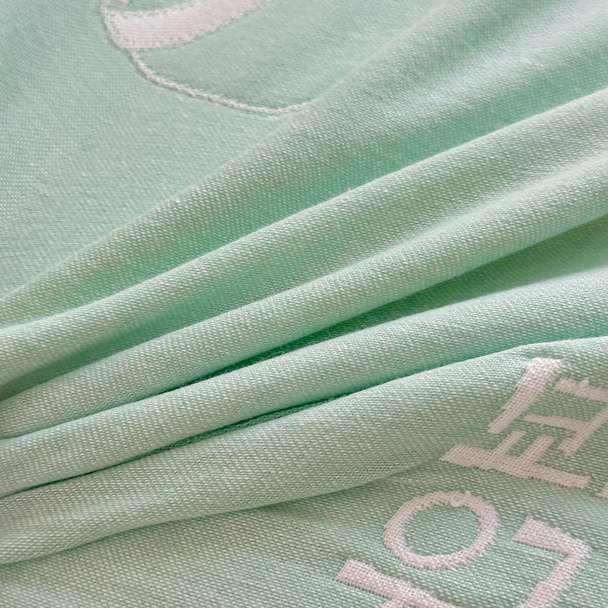 91家纺网 家纺一手货源 找家纺 小叮当家纺仓储工厂店 (买家秀 爆款花型 不断货)2025新款全棉六层纱布毛巾被系列 草莓果奶-绿