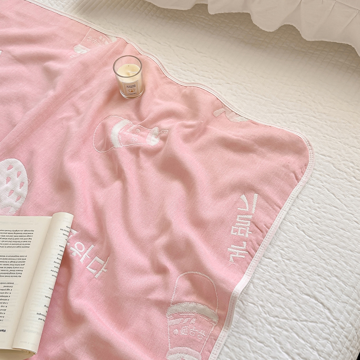 91家纺网 家纺一手货源 找家纺 小叮当家纺仓储工厂店 (买家秀 爆款花型 不断货)2025新款全棉六层纱布毛巾被系列 草莓果奶-粉