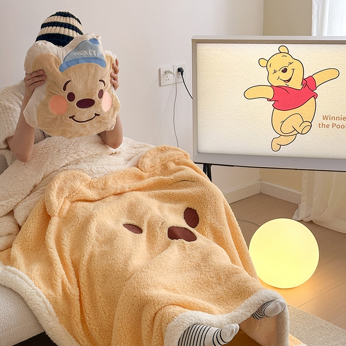 91家纺网 家纺一手货源 找家纺 小叮当家纺仓储工厂店 （买家秀 爆款花型 不断货）2025新款A类母婴级迪士尼毛毯子牛奶绒毛毯牛奶绒毯 贴布绣--维尼小熊