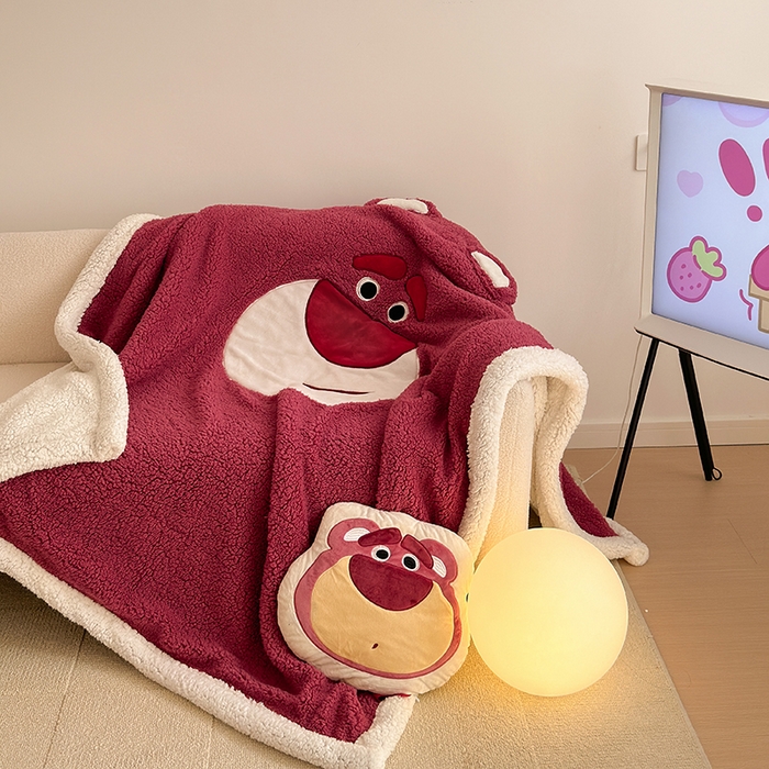 91家纺网 家纺一手货源 找家纺 小叮当家纺仓储工厂店 （买家秀 爆款花型 不断货）2025新款A类母婴级迪士尼毛毯子牛奶绒毛毯牛奶绒毯 贴布绣--红色草莓熊