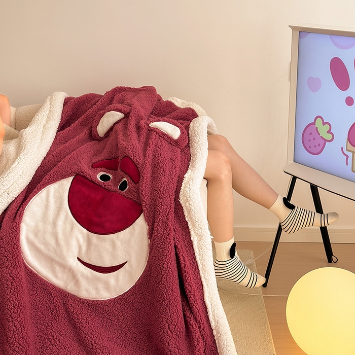 91家纺网 家纺一手货源 找家纺 小叮当家纺仓储工厂店 （买家秀 爆款花型 不断货）2025新款A类母婴级迪士尼毛毯子牛奶绒毛毯牛奶绒毯 贴布绣--红色草莓熊