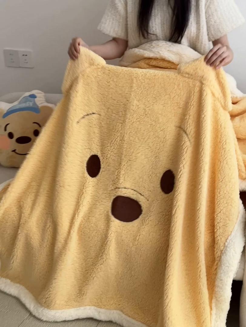 91家纺网 家纺一手货源 找家纺 小叮当家纺仓储工厂店 （买家秀 爆款花型 不断货）2025新款A类母婴级迪士尼毛毯子牛奶绒毛毯牛奶绒毯 贴布绣--维尼小熊