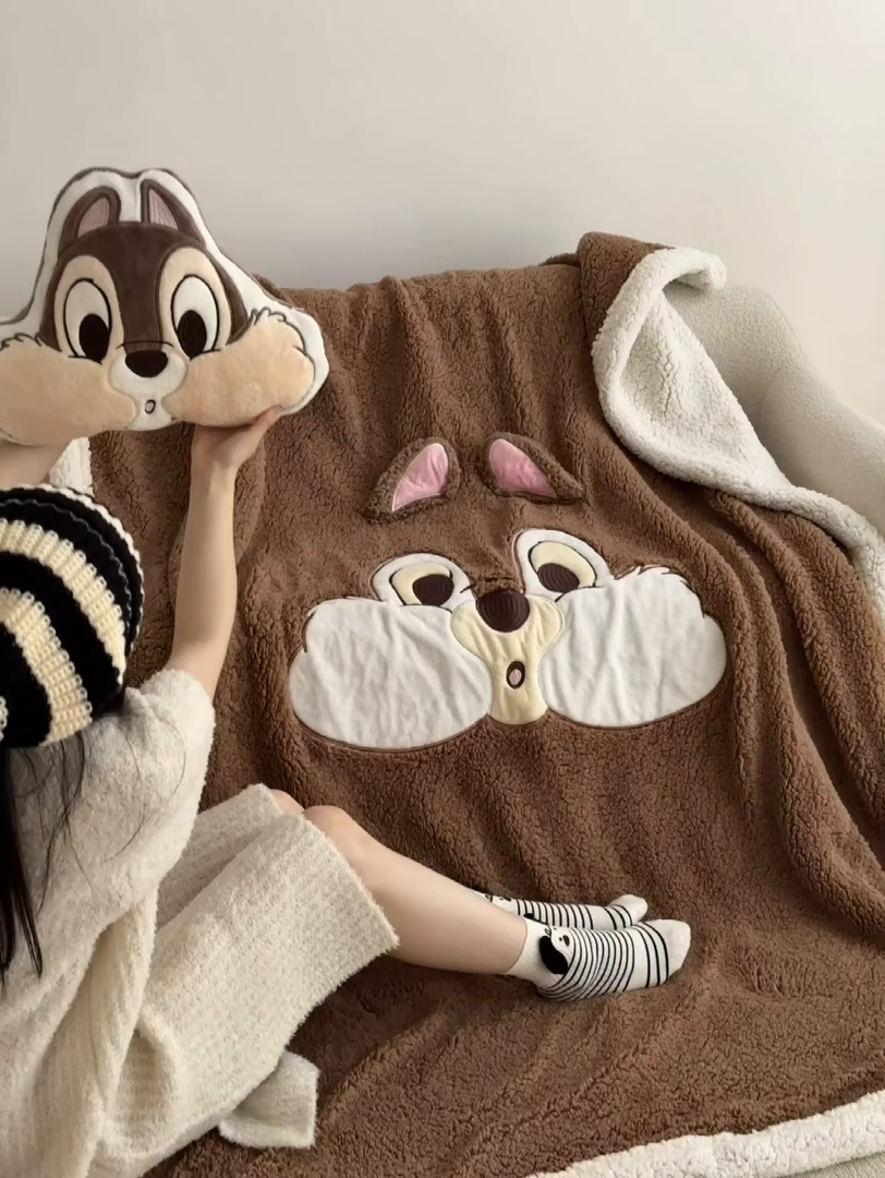 91家纺网 家纺一手货源 找家纺 小叮当家纺仓储工厂店 （买家秀 爆款花型 不断货）2025新款A类母婴级迪士尼毛毯子牛奶绒毛毯牛奶绒毯 贴布绣--奇奇蒂蒂