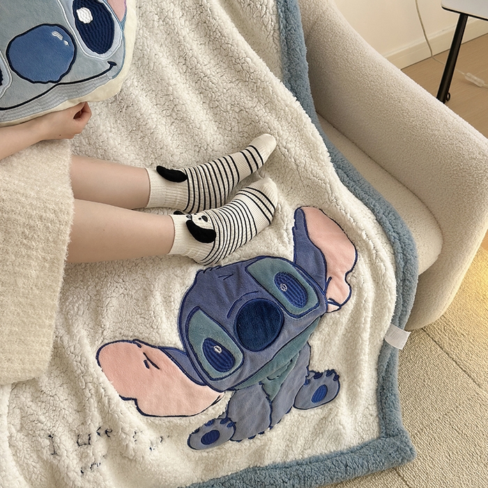 91家纺网 家纺一手货源 找家纺 小叮当家纺仓储工厂店 （买家秀 爆款花型 不断货）2025新款A类母婴级迪士尼毛毯子牛奶绒毛毯牛奶绒毯 贴布绣--卖萌史迪仔