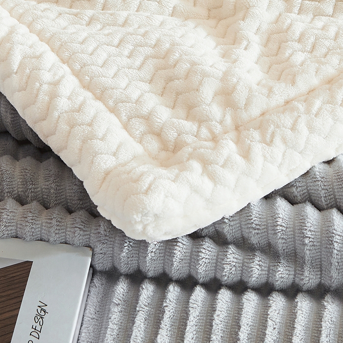 91家纺网 家纺一手货源 找家纺 小叮当家纺仓储工厂店 2025新款A类母婴级婴童毯子三层加厚牛奶绒毛毯牛奶绒毯子午睡毯珊瑚绒毛毯 毯子 轻奢-魔法绒浅灰