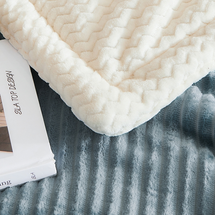 91家纺网 家纺一手货源 找家纺 小叮当家纺仓储工厂店 2025新款A类母婴级婴童毯子三层加厚牛奶绒毛毯牛奶绒毯子午睡毯珊瑚绒毛毯 毯子 轻奢-魔法绒孔雀蓝