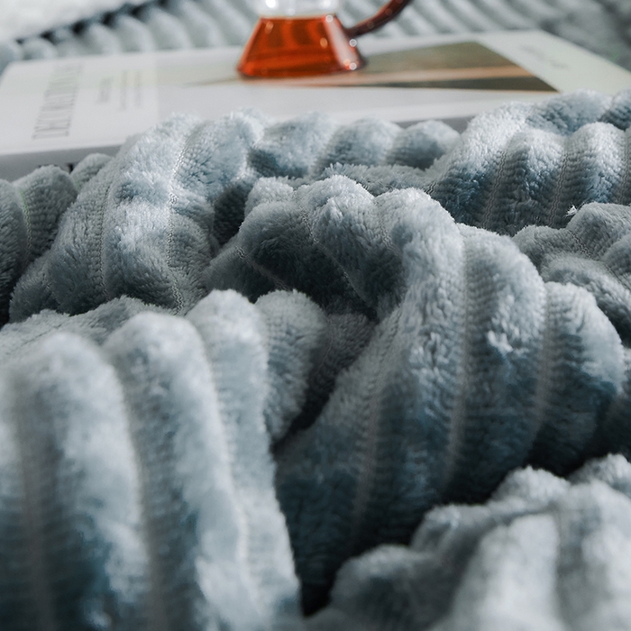 91家纺网 家纺一手货源 找家纺 小叮当家纺仓储工厂店 2025新款A类母婴级婴童毯子三层加厚牛奶绒毛毯牛奶绒毯子午睡毯珊瑚绒毛毯 毯子 轻奢-魔法绒孔雀蓝