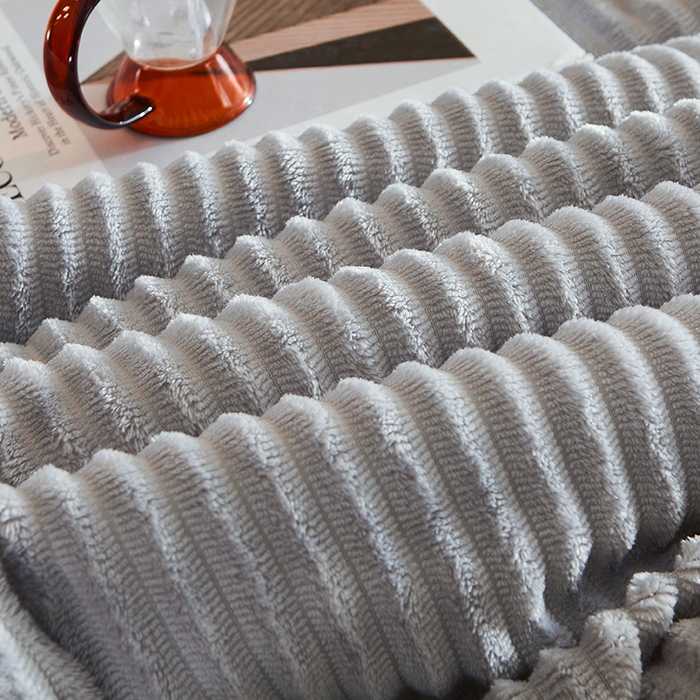 91家纺网 家纺一手货源 找家纺 小叮当家纺仓储工厂店 2025新款A类母婴级婴童毯子三层加厚牛奶绒毛毯牛奶绒毯子午睡毯珊瑚绒毛毯 毯子 轻奢-魔法绒浅灰