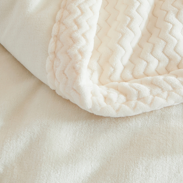 91家纺网 家纺一手货源 找家纺 小叮当家纺仓储工厂店 2025新款A类母婴级婴童毯子三层加厚牛奶绒毛毯牛奶绒毯子午睡毯珊瑚绒毛毯 毯子 苹果-米白