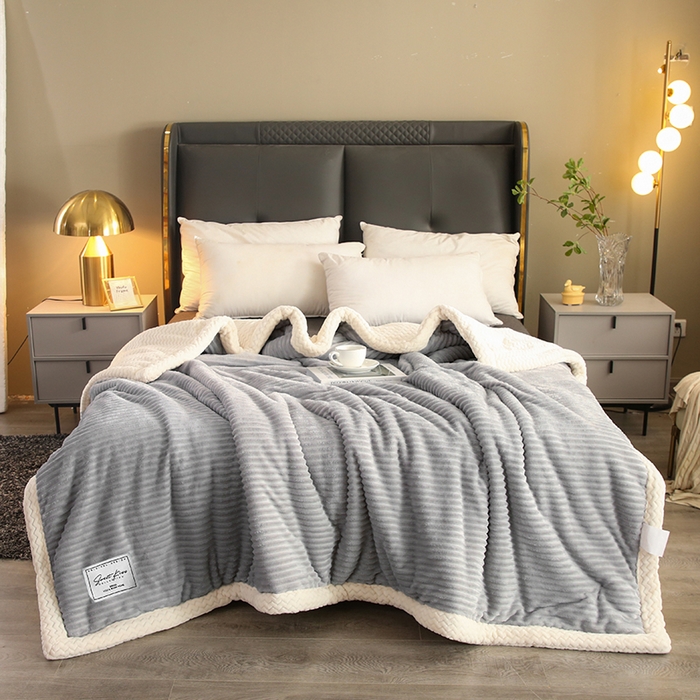 91家纺网 家纺一手货源 找家纺 小叮当家纺仓储工厂店 2025新款A类母婴级婴童毯子三层加厚牛奶绒毛毯牛奶绒毯子午睡毯珊瑚绒毛毯 毯子 轻奢-魔法绒浅灰