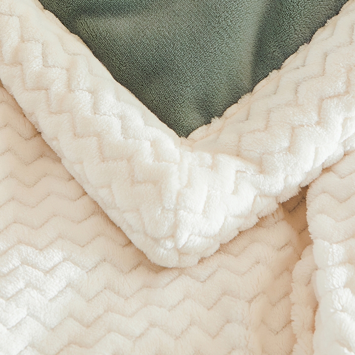 91家纺网 家纺一手货源 找家纺 小叮当家纺仓储工厂店 2025新款A类母婴级婴童毯子三层加厚牛奶绒毛毯牛奶绒毯子午睡毯珊瑚绒毛毯 毯子 苹果-果绿