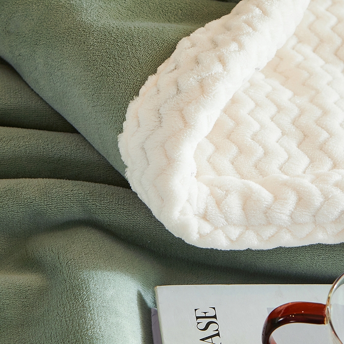 91家纺网 家纺一手货源 找家纺 小叮当家纺仓储工厂店 2025新款A类母婴级婴童毯子三层加厚牛奶绒毛毯牛奶绒毯子午睡毯珊瑚绒毛毯 毯子 苹果-果绿