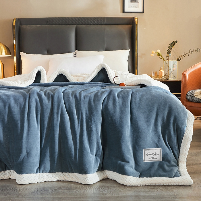 91家纺网 家纺一手货源 找家纺 小叮当家纺仓储工厂店 2025新款A类母婴级婴童毯子三层加厚牛奶绒毛毯牛奶绒毯子午睡毯珊瑚绒毛毯 毯子 苹果-雾蓝