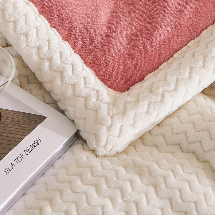 91家纺网 家纺一手货源 找家纺 小叮当家纺仓储工厂店 2025新款A类母婴级婴童毯子三层加厚牛奶绒毛毯牛奶绒毯子午睡毯珊瑚绒毛毯 毯子 苹果-豆沙