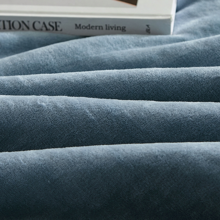 91家纺网 家纺一手货源 找家纺 小叮当家纺仓储工厂店 2025新款A类母婴级婴童毯子三层加厚牛奶绒毛毯牛奶绒毯子午睡毯珊瑚绒毛毯 毯子 苹果-雾蓝