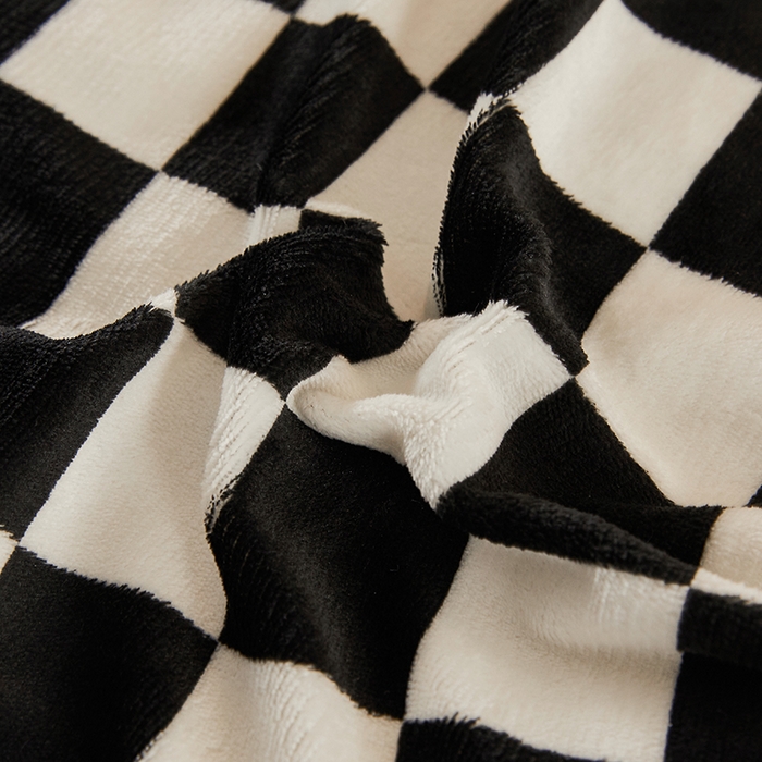 91家纺网 家纺一手货源 找家纺 小叮当家纺仓储工厂店 2025新款A类母婴级婴童毯子三层加厚牛奶绒毛毯牛奶绒毯子午睡毯珊瑚绒毛毯 毯子 棋盘格-黑白格