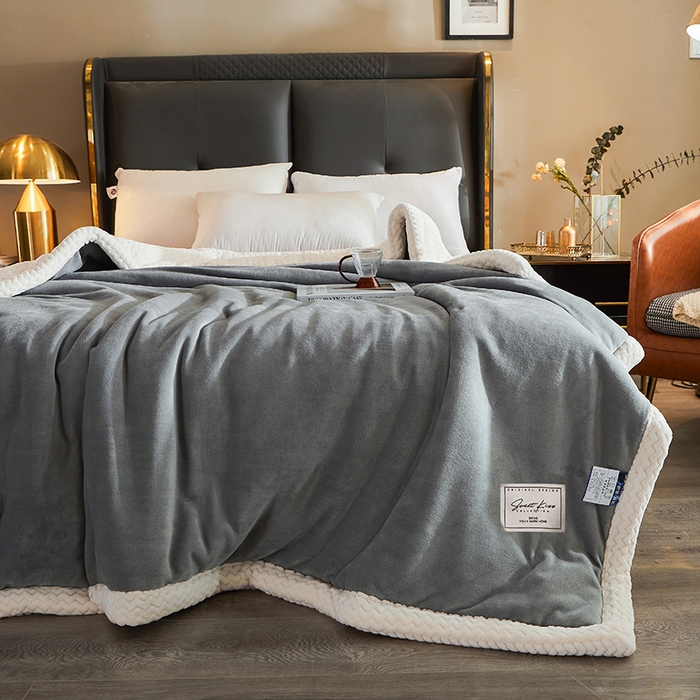 91家纺网 家纺一手货源 找家纺 小叮当家纺仓储工厂店 2025新款A类母婴级婴童毯子三层加厚牛奶绒毛毯牛奶绒毯子午睡毯珊瑚绒毛毯 毯子 苹果-浅灰