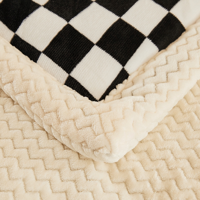 91家纺网 家纺一手货源 找家纺 小叮当家纺仓储工厂店 2025新款A类母婴级婴童毯子三层加厚牛奶绒毛毯牛奶绒毯子午睡毯珊瑚绒毛毯 毯子 棋盘格-黑白格