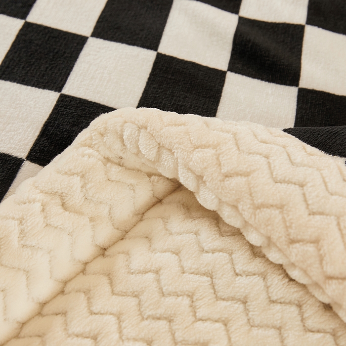 91家纺网 家纺一手货源 找家纺 小叮当家纺仓储工厂店 2025新款A类母婴级婴童毯子三层加厚牛奶绒毛毯牛奶绒毯子午睡毯珊瑚绒毛毯 毯子 棋盘格-黑白格