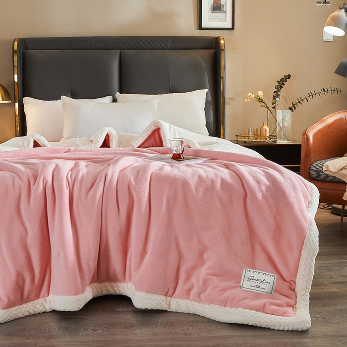 91家纺网 家纺一手货源 找家纺 小叮当家纺仓储工厂店 2025新款A类母婴级婴童毯子三层加厚牛奶绒毛毯牛奶绒毯子午睡毯珊瑚绒毛毯 毯子 苹果-浅粉