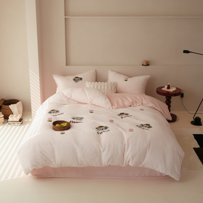 91家纺网 家纺一手货源 找家纺 （总）禾时 2025新款蚂蚁绒牛奶绒毛巾绣四件套